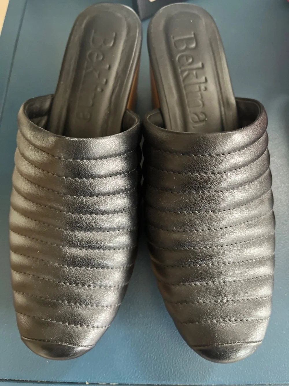 Beklina Ribbed Clogs, Size 8 - Picture 5 of 6